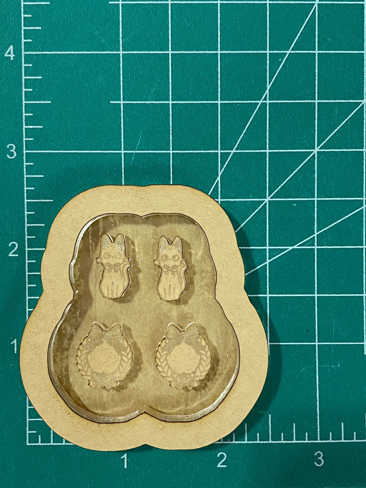 Witchy cat and wreath stud earrings mold palette