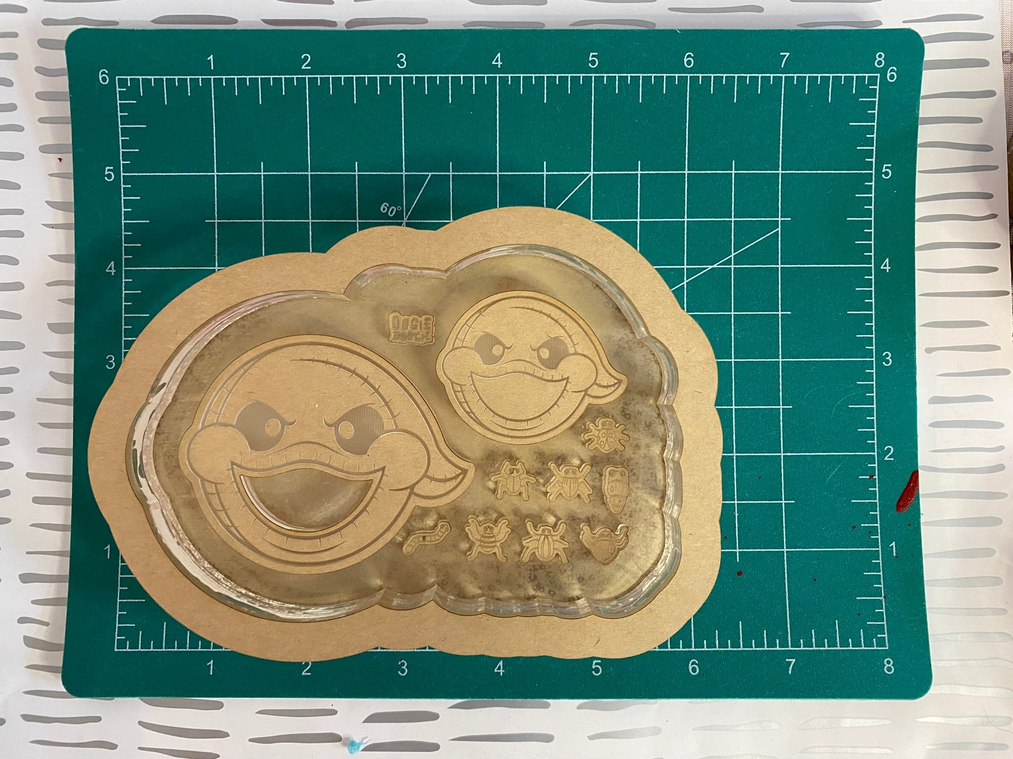 NBC bug monster shaker/flat mold with bits