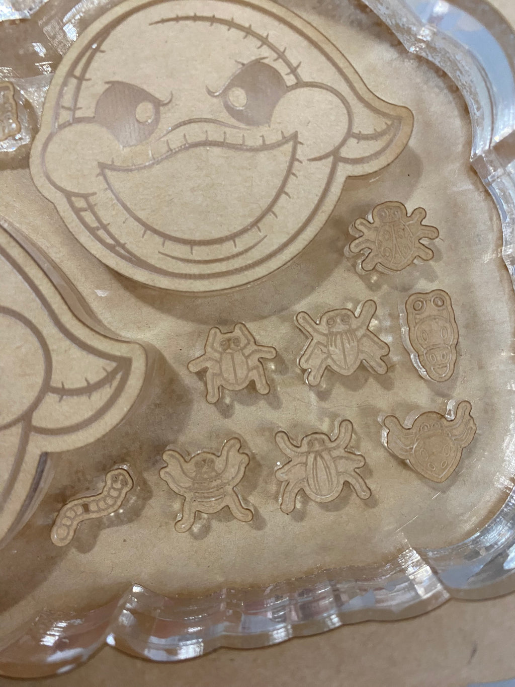NBC bug monster shaker/flat mold with bits