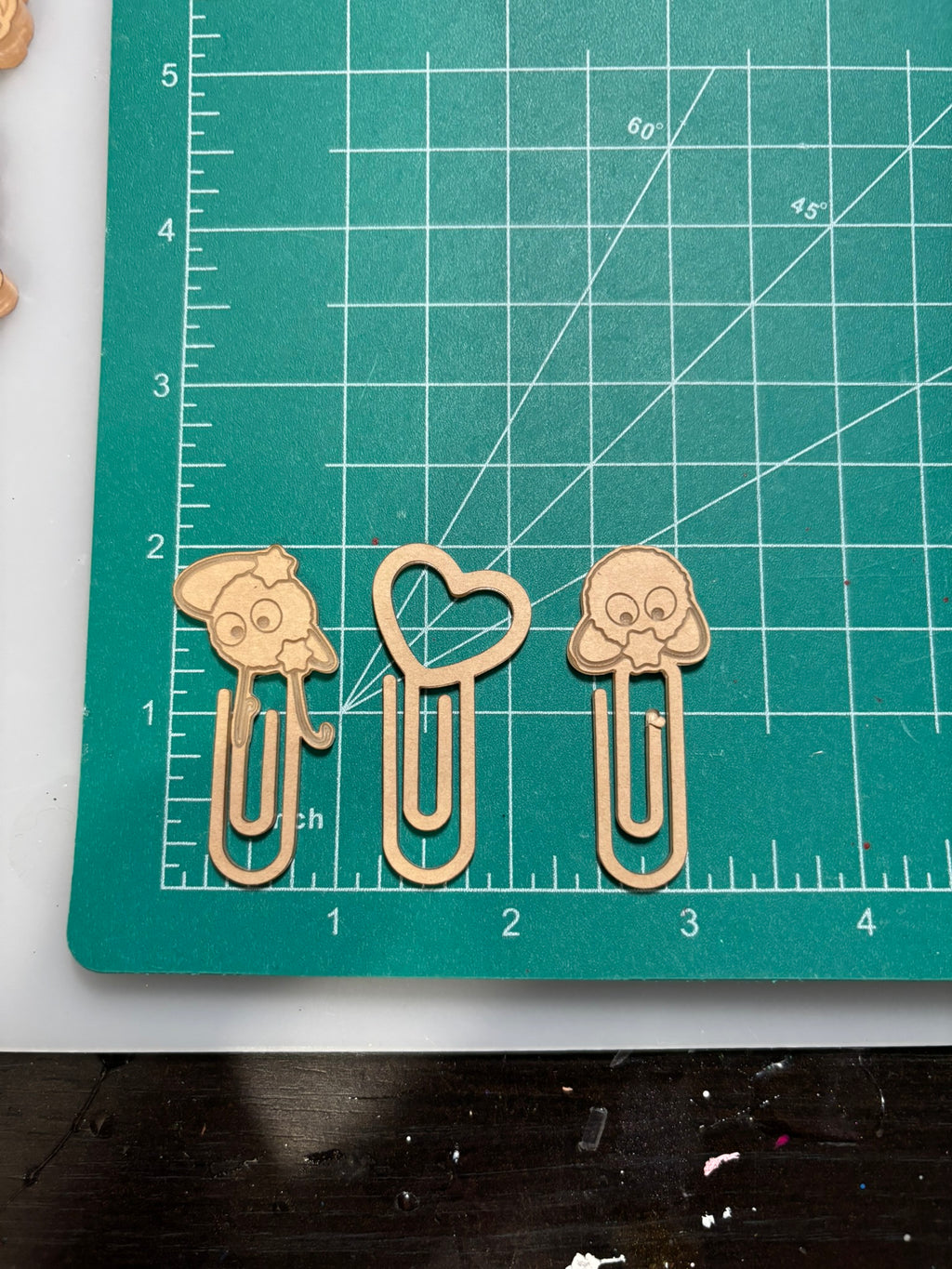 Kawaii dust bunny's paperclips mold palette