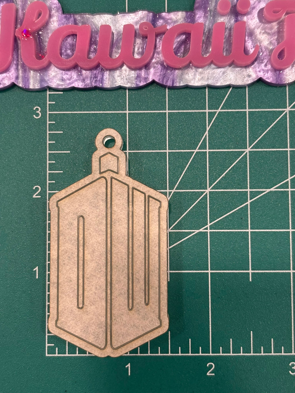 DW doctor flat keychain with loop mold