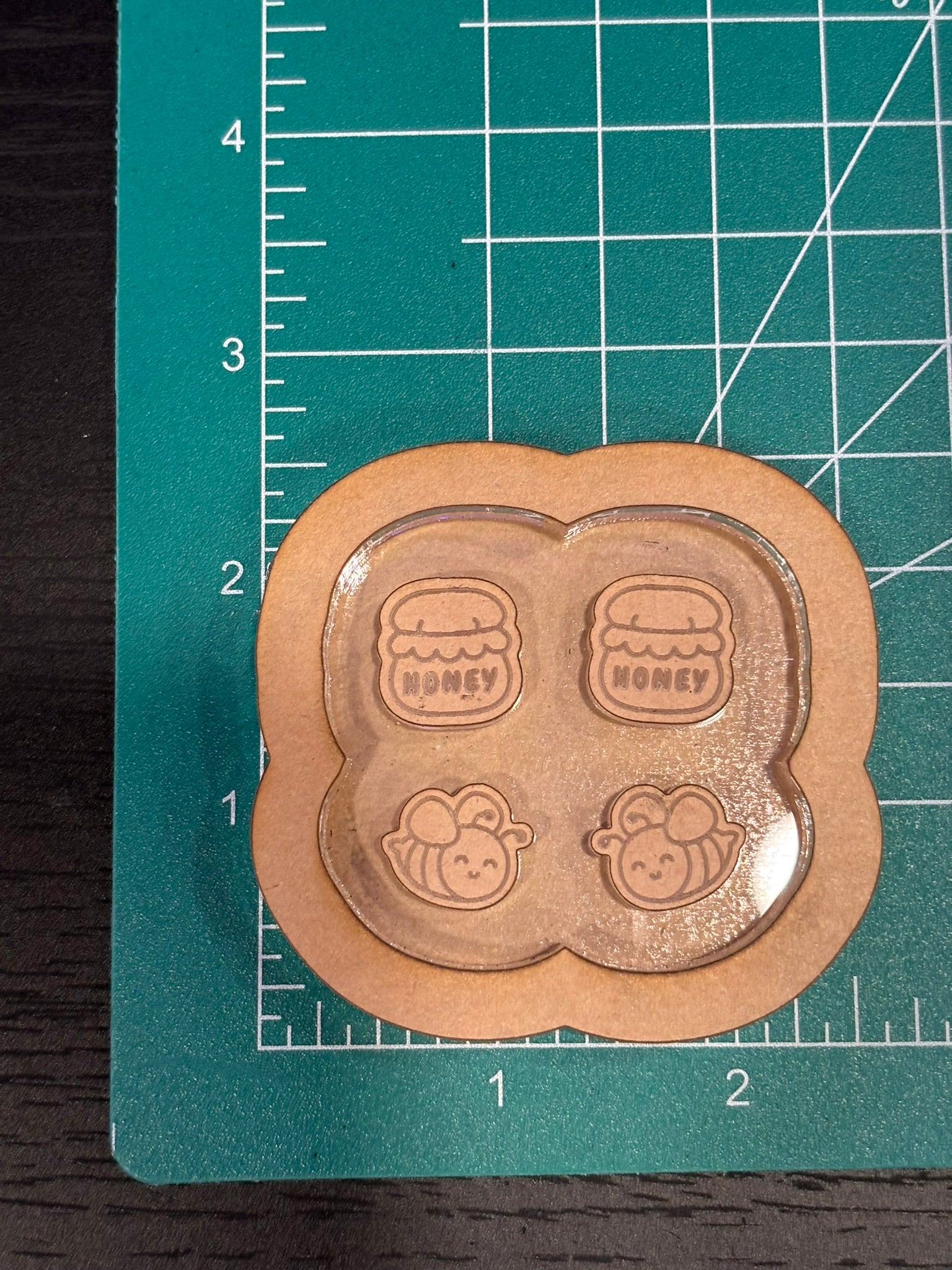 Bees and honey stud earrings mold palette