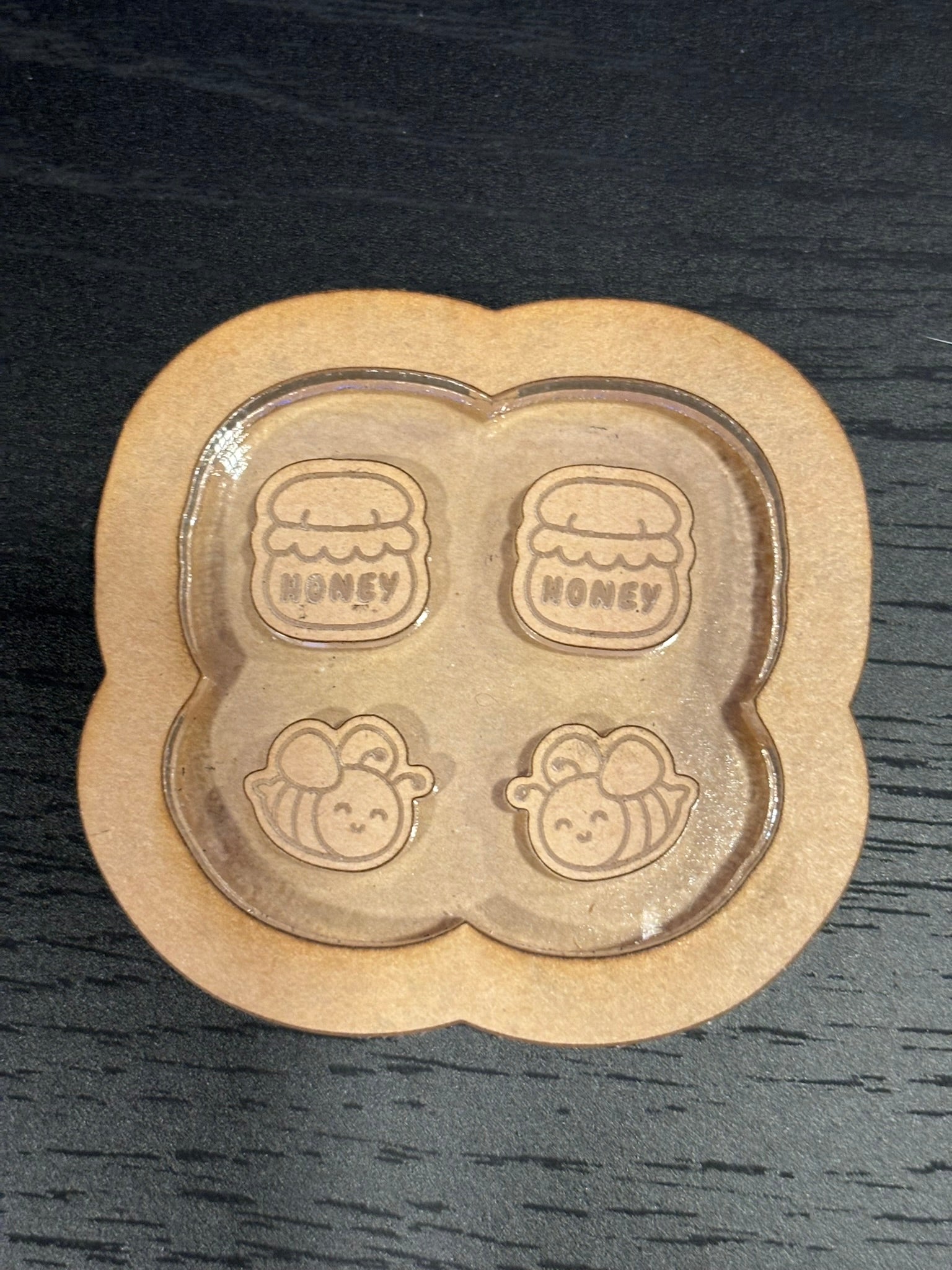 Bees and honey stud earrings mold palette